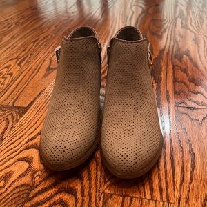 Spirit olive green ankle boots